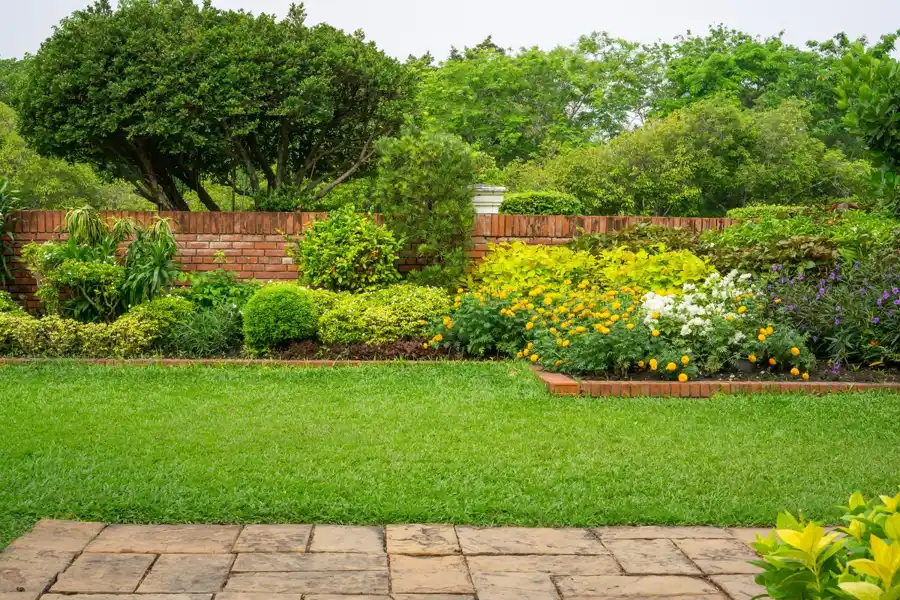landscaping contractor